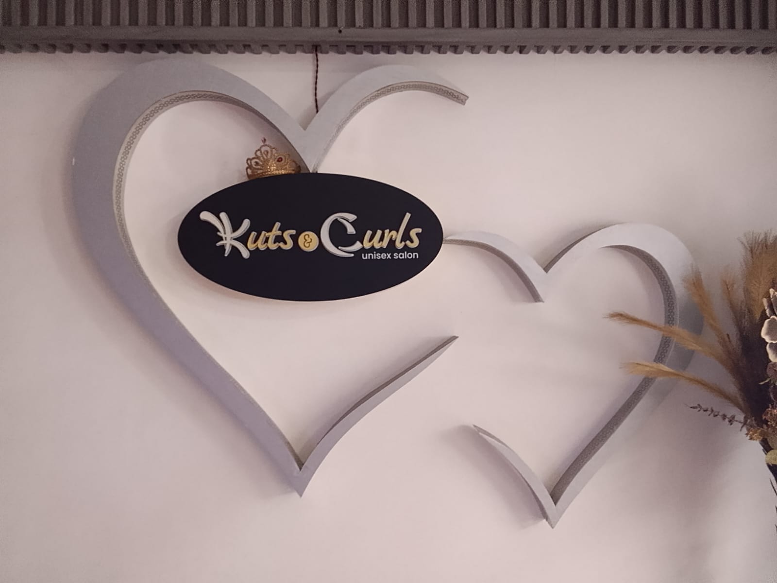 Kuts and curls  unisex saloon